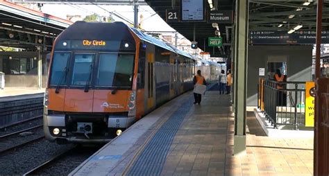 australian girl on train video|Woman on Sydney train goes viral